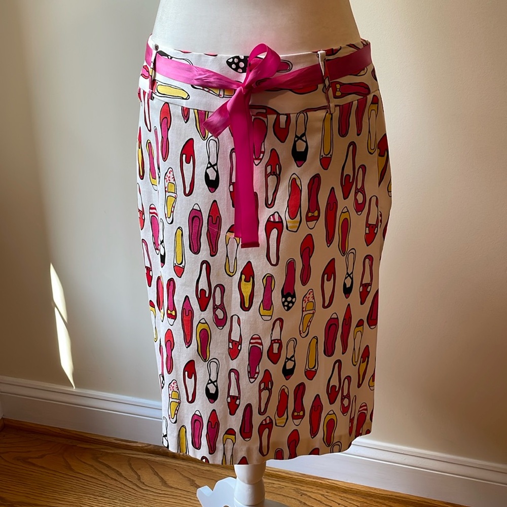 City Silk STRETCH EUC shoe pencil skirt. Size 8.